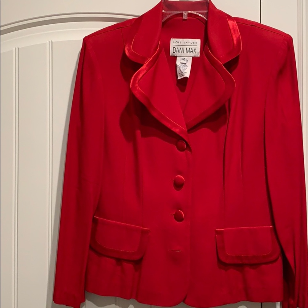 Beautiful 2 piece jacket/ skirt;dry clean